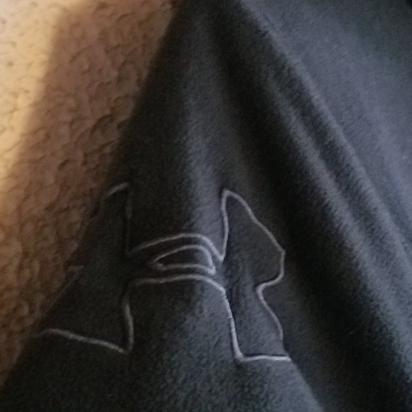 Under Armour loose style 1/4 zip pullover - Picture 3 of 3